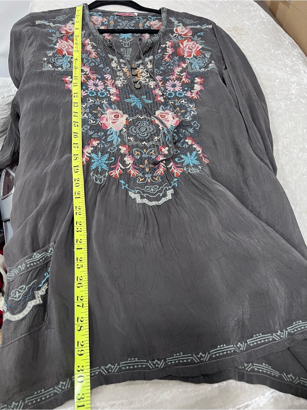 Johnny Was Charcoal grey  Embroidered V-Neck tie Top Floral front pockets - Picture 5 of 11